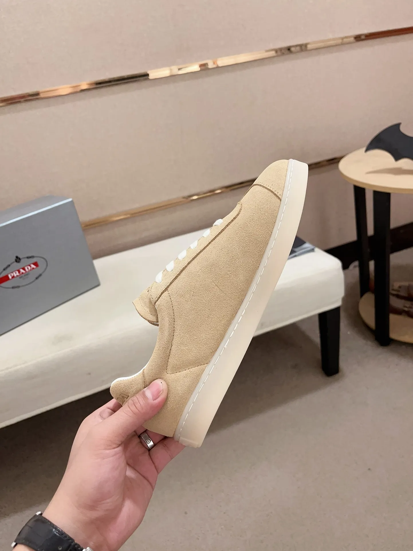 Men's Men's Shoes 💰 500💰 ✔️✔️✔️Higher version High-quality new PRADA (Prada) counters are launched simultaneously. The new men's shoes and 😘fabrics are made of high-tech glue-making technology. Lining: Full cowhide lining. 👍🏿 High-end ☄️ air-cushion molded anti-slip rubber outsole, exquisite lines, simple and elegant, comfortable and high-end for leisure travel. Code number: 38 to 44 (45 can be customized and cannot be returned or exchanged)